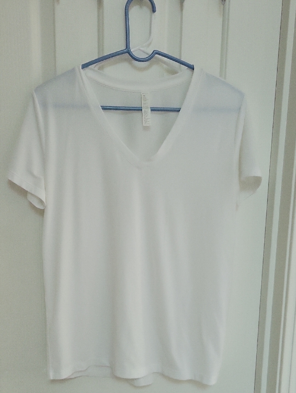 Zella Breathe White V-Neck Short Sleeve Tee